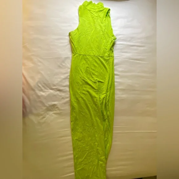 Janet Slit Midi Dress in Lime
superdown - Picture 2 of 6